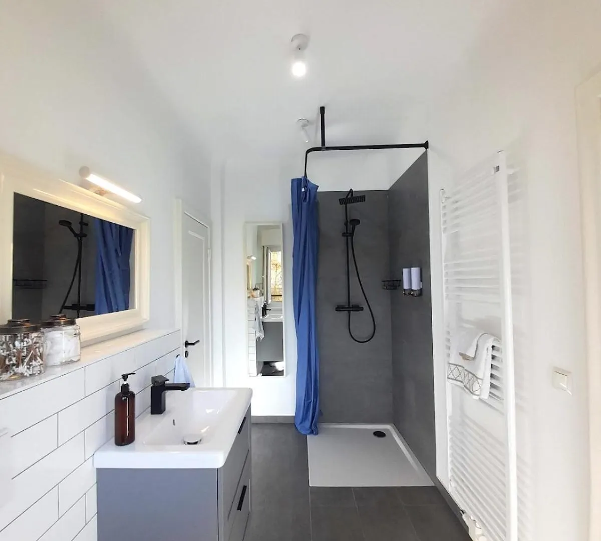 Central Private Cozy Room W Own Entrance, Spacious Bathroom, On-Site Parking هامبورغ شقة